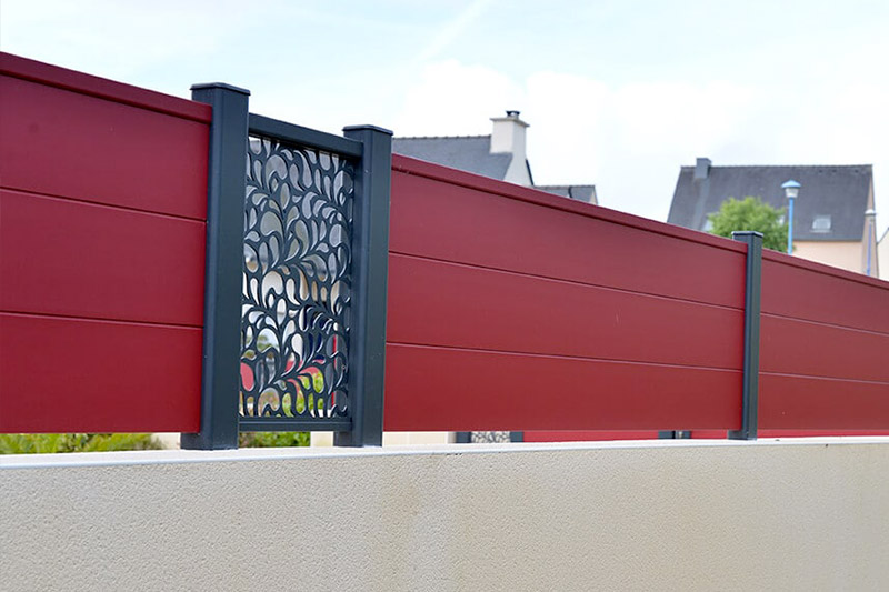 Clôture rouge