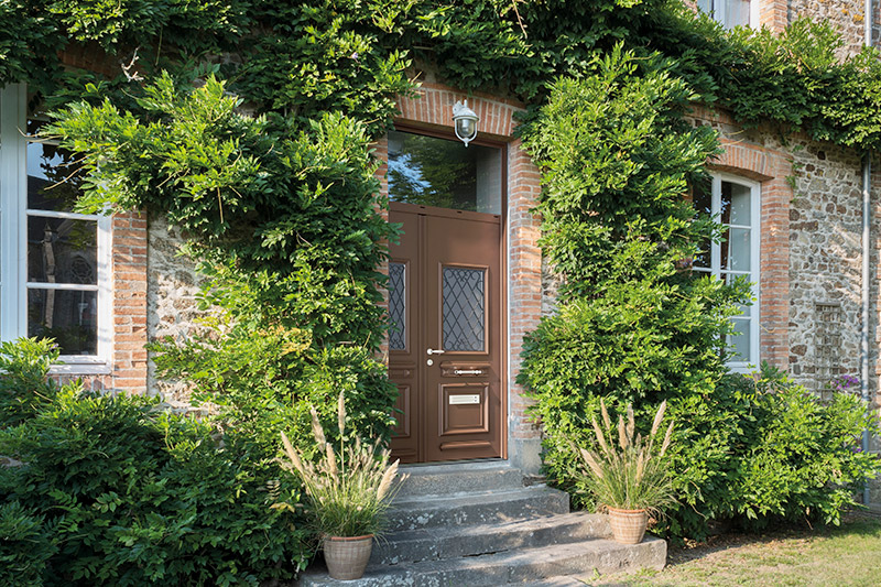 Porte d'entrée marron