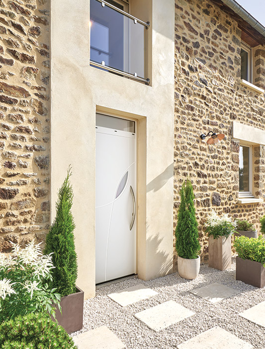 Porte d'entrée blanche