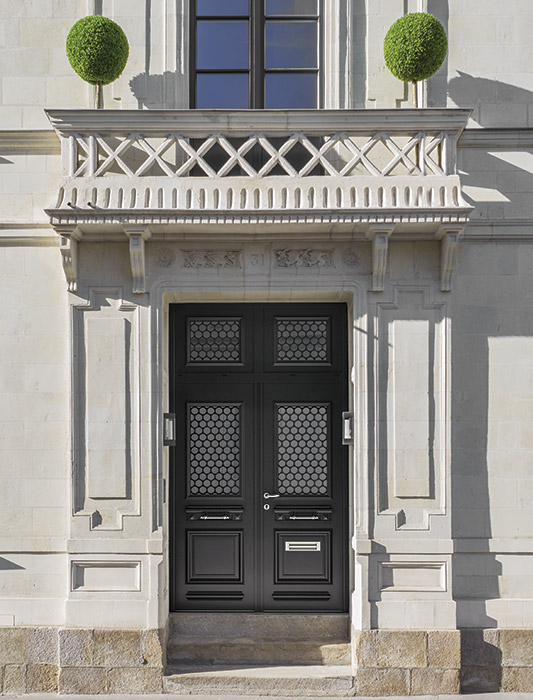 Porte d'entrée noire