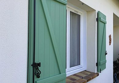 Volets battants verts